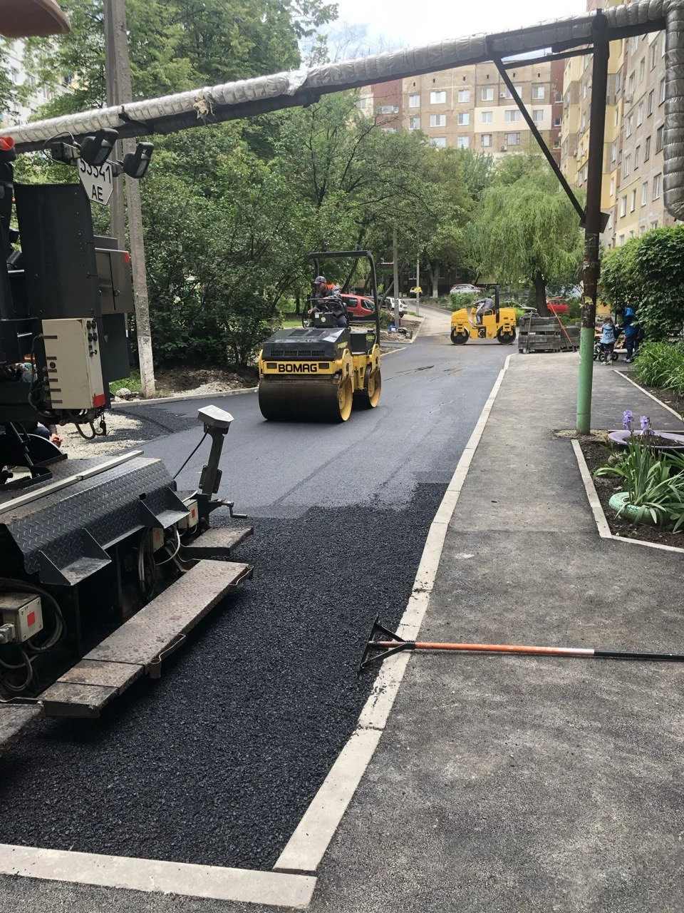 Асфальтування тротуарів та пішохідних доріжок