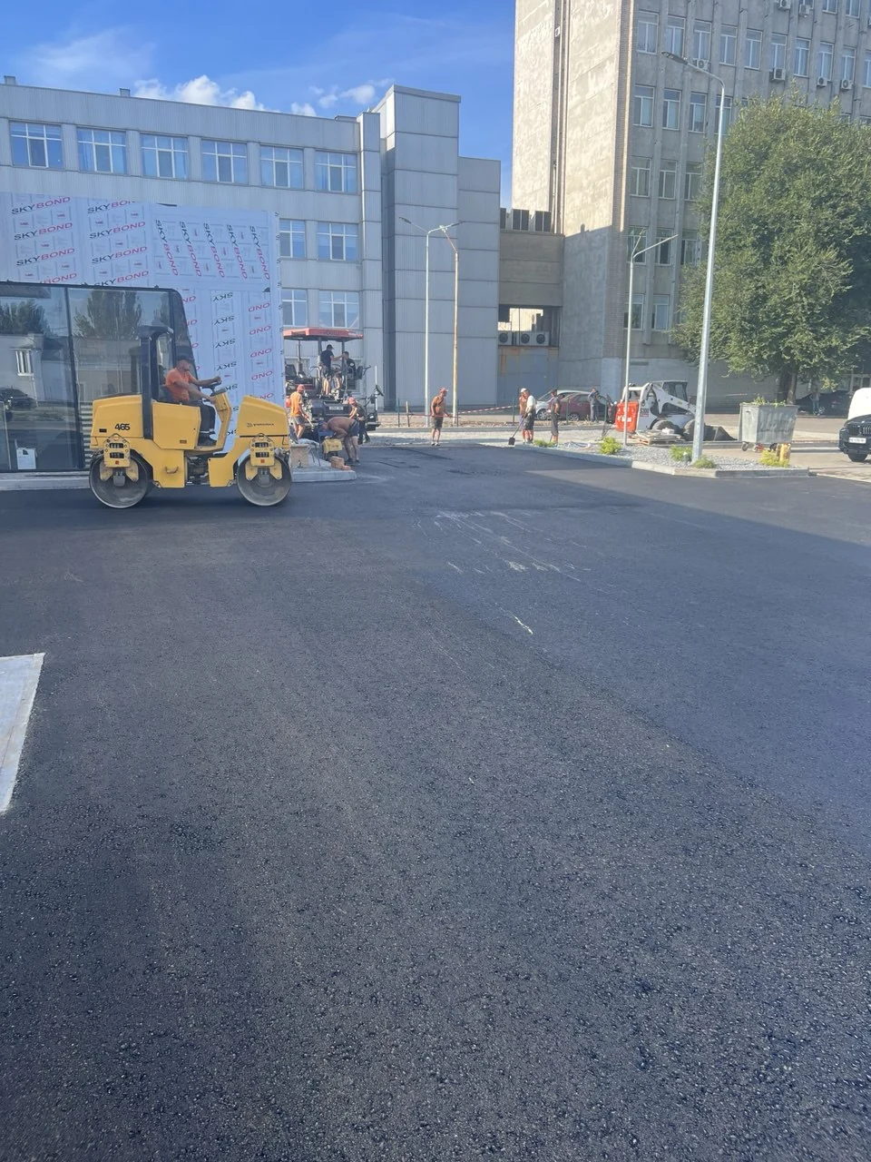 Встановлення бордюрів та водовідведення: фундамент довговічності